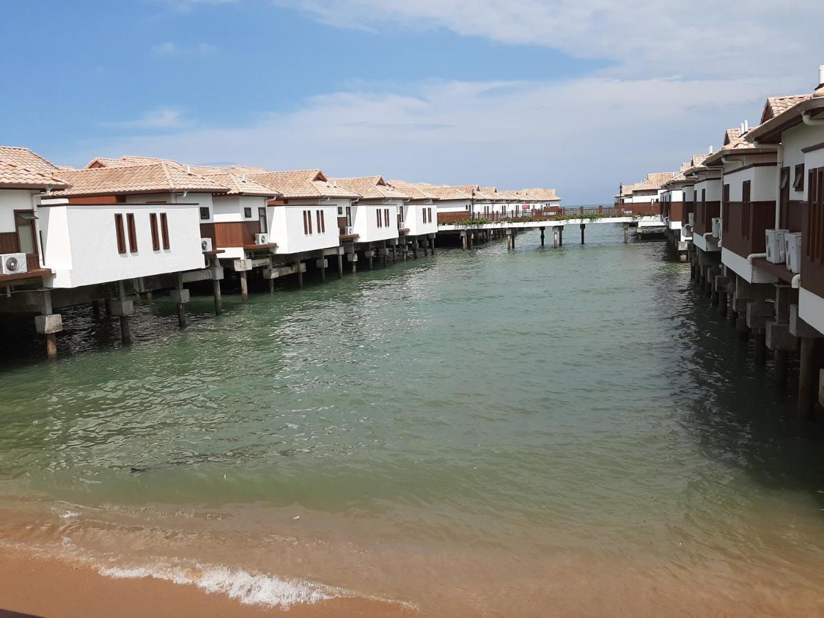 Wonderland Private Pool Villas At Port Dickson Bagian luar foto