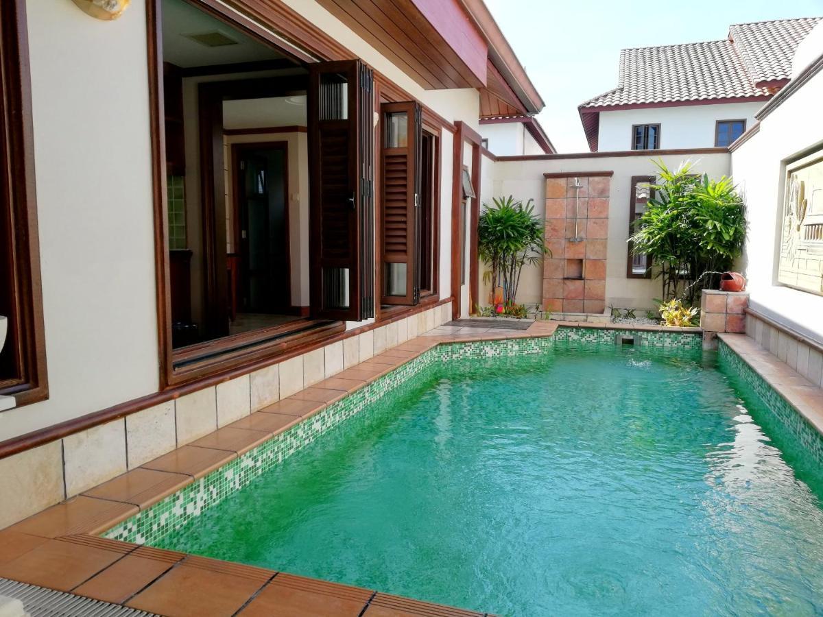 Wonderland Private Pool Villas At Port Dickson Bagian luar foto